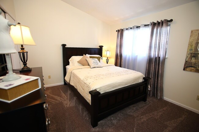 Foto del edificio - 1400 Pine Valley Dr