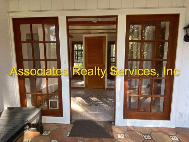 Foto del edificio - Charming 3 Bedroom w/ study that can be 4th bedroom, 3 Bath Home in Florida Park – Hardwood Floor...