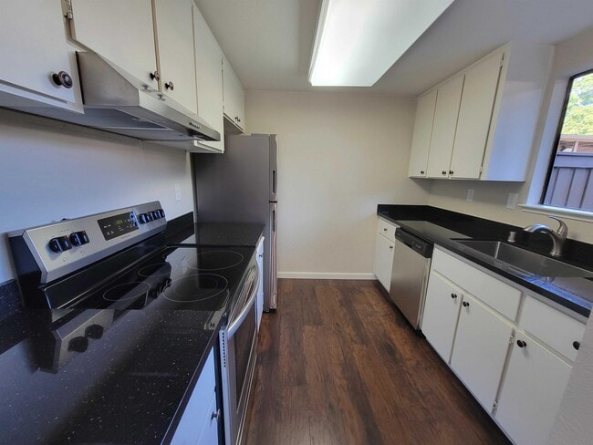 Building Photo - 2400 Starlight Ln