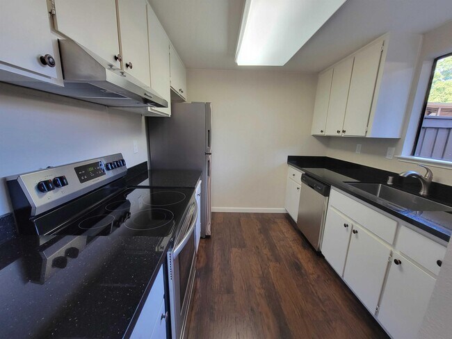 Foto del edificio - 2400 Starlight Ln