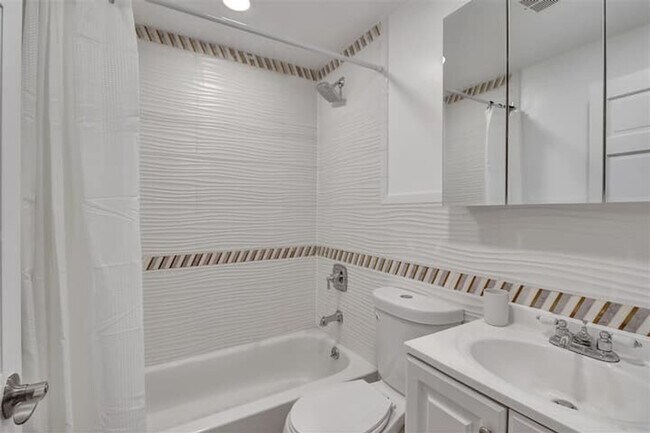 Foto del edificio - 1830 3rd Ave