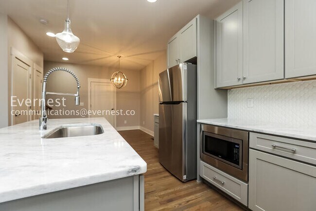 Foto del edificio - Limited Time Special Offer / 3 Bed/2.5 Bath Townhome with Garage / Pet-Friendly / Vouchers Accept...