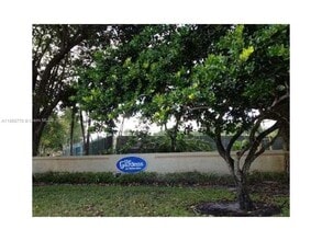 Building Photo - 300 Gardens Dr