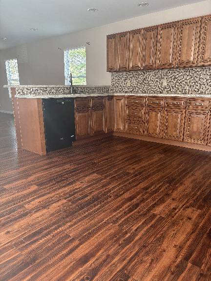 Building Photo - Beautiful Family Home in Nice Area!