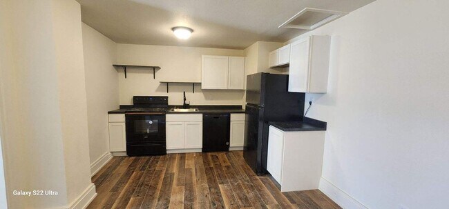 Building Photo - 1 Bedroom 1 Bathroom Apartment