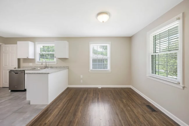 Building Photo - 605 Durrett Dr