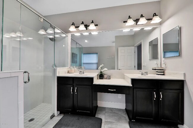 Foto del edificio - 4142 Sandhill Crane Terrace