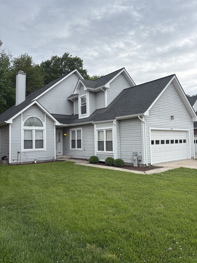 Building Photo - 14208 Greenview Dr