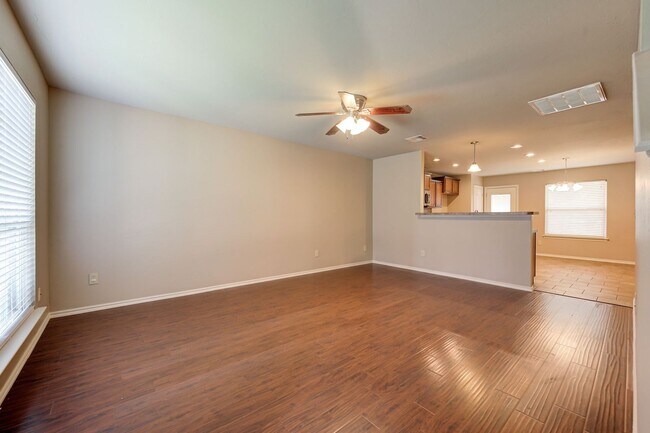 Foto del edificio - ** $500 Off Move-in Special ** Gorgeous 4 ...