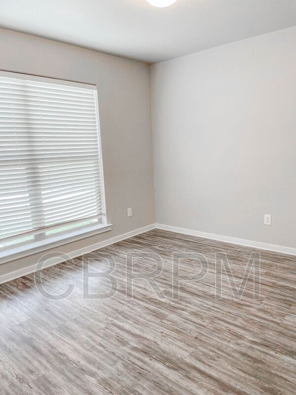 Foto del edificio - 2135 N Texas Ave