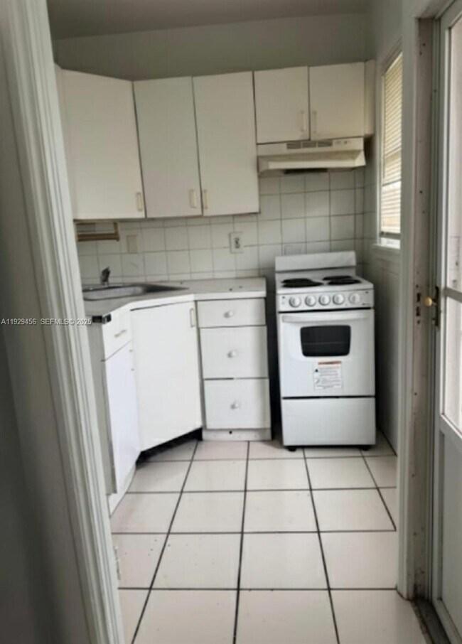 Foto del edificio - 1820 Funston St