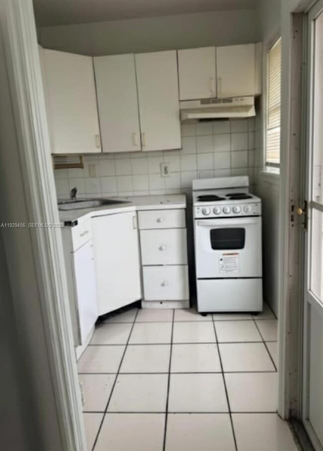 Building Photo - 1820 Funston St