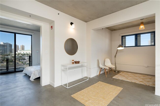 Building Photo - Exclusive suburban boutique loft in Honolu...