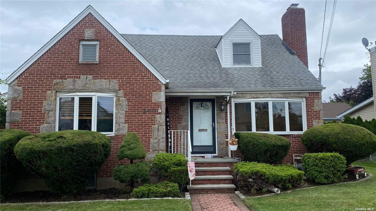 Primary Photo - 240 Elm Pl