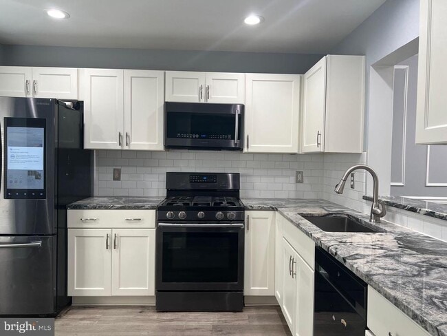 Building Photo - 43780 Laburnum Square