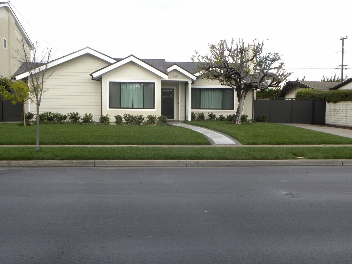 Beautiful fully remodeled 4 bd 3.0 bath h... - Beautiful fully remodeled  4 bd 3.0 bath h...