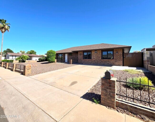 Foto del edificio - 1731 E Redfield Rd