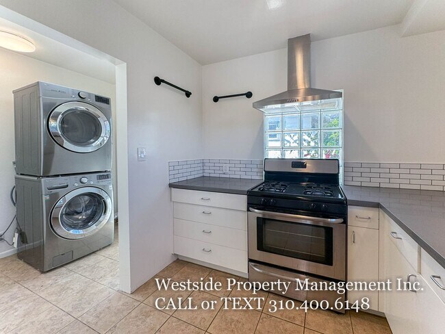 Foto del edificio - 861 Venezia Ave