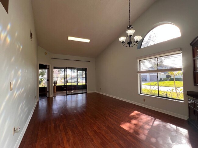 Building Photo - 151 Lakepointe Cir