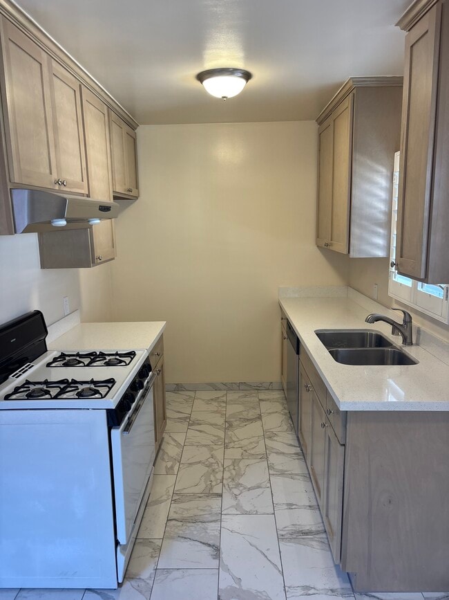 Kitchen - 16413 S Dalton Ave Apartments