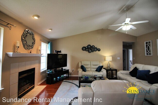 Foto del edificio - 3 br, 2 bath House - 130 Harding Road