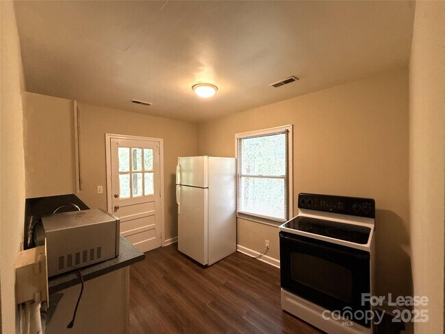 Foto del edificio - 2729 Bancroft St