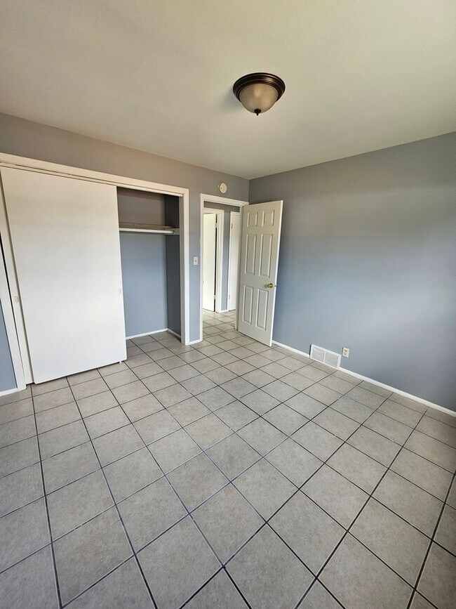 Building Photo - 6914-6916 N 42nd St. (Duplex)