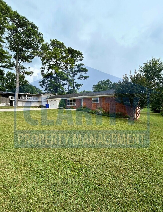 Foto del edificio - Charming 3-Bedroom Home in Central Cleveland