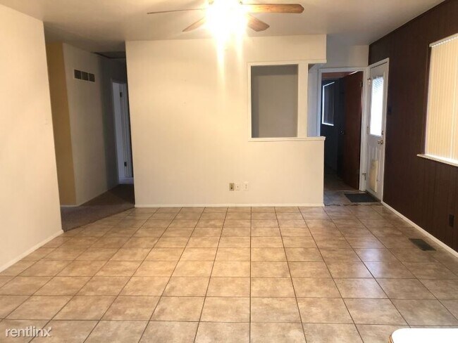 Building Photo - 3 br, 1.5 bath House - 1783 Roth Hill Dr
