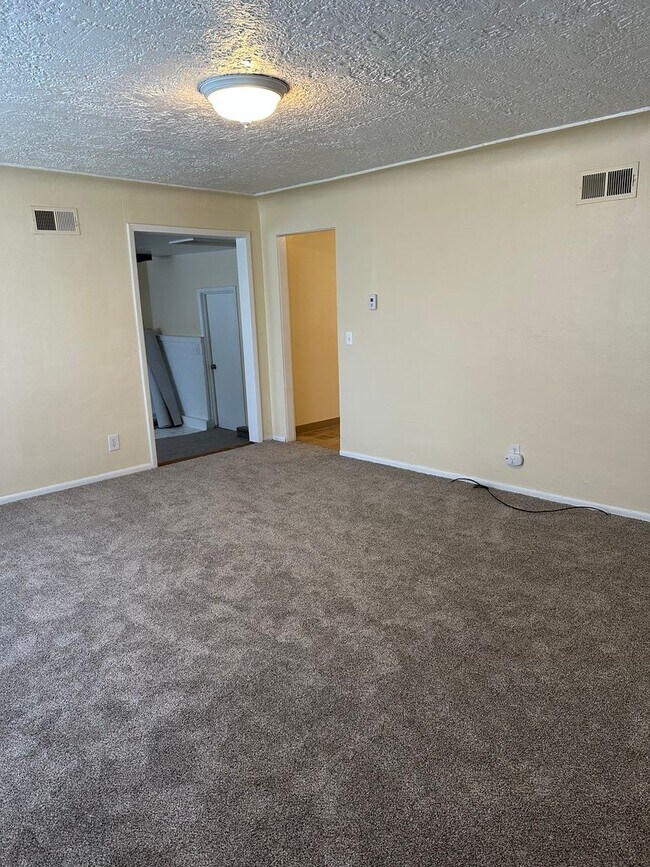 Foto del edificio - 2 Bedroom House with a 2 Car Garage