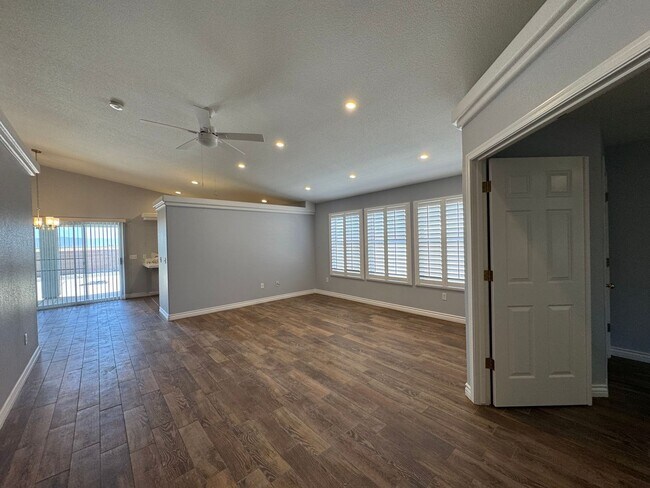 Building Photo - 2454 Saguaro Dr