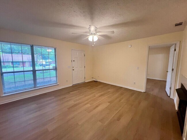 Building Photo - 429 Jonquil Ct