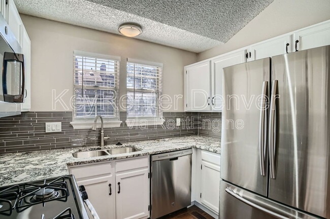 Building Photo - 4675 S Dillon Ct