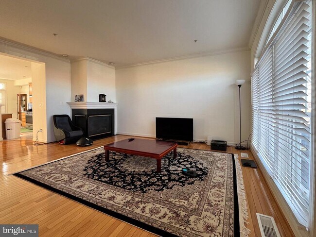 Foto del edificio - 8179 Skelton Cir