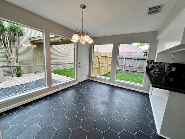 Foto del edificio - 2343 Bright Meadows Dr