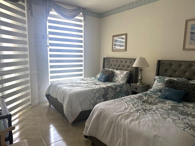 Foto del edificio - 8925 Collins Ave