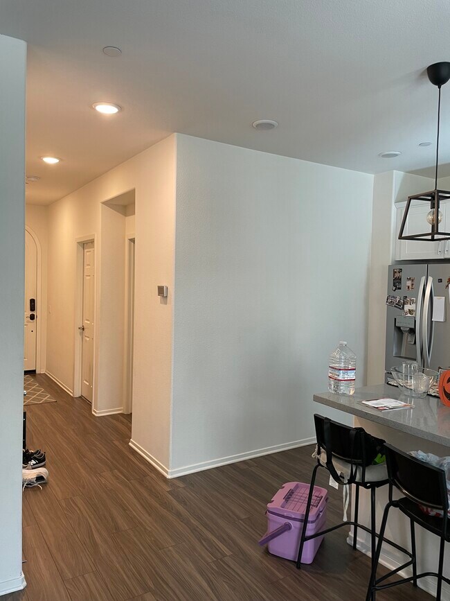 Pasillo de la planta baja - 969 W Jasmine Way