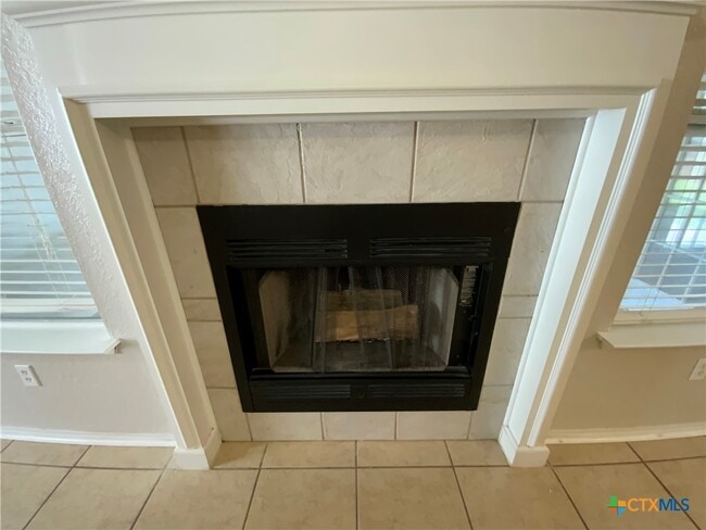 Building Photo - 1719 Bent Oak Dr