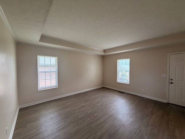 Building Photo - 406 Hazelwood Dr