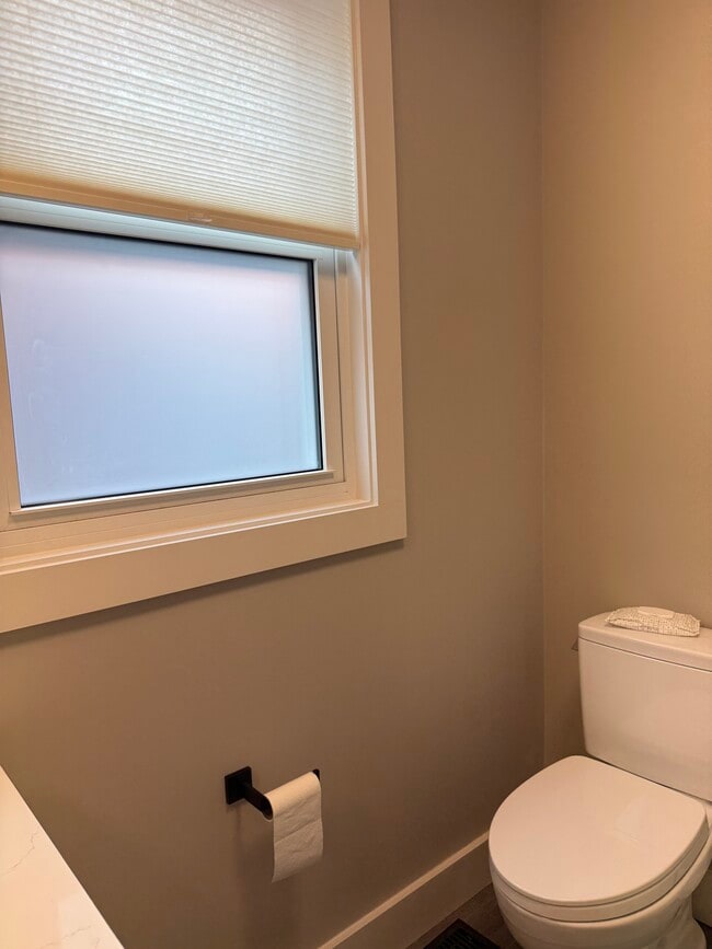 Building Photo - 3621 Burch Ave