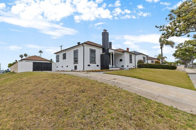 Building Photo - 9829 S 7th Ave
