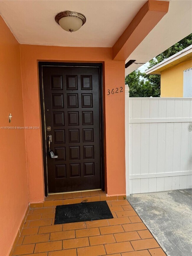Foto del edificio - 3622 SW 25th Ter