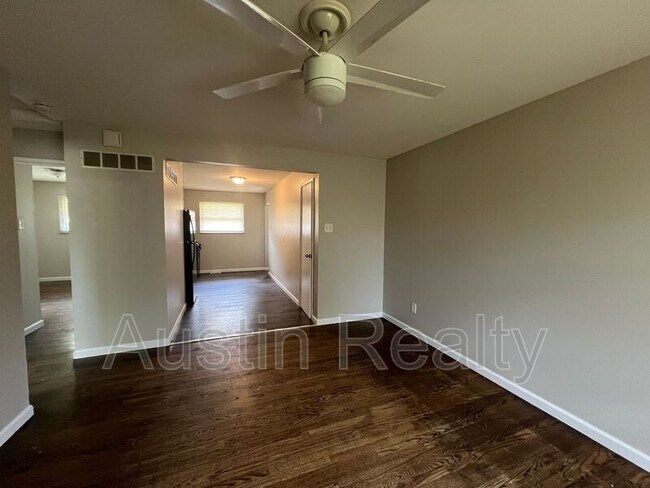 Foto del edificio - 4224 Wright Ave