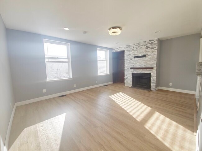 Building Photo - 620 Rodman St