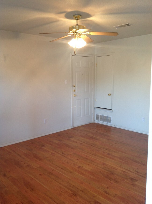 Building Photo - 1612 Aztec Trace - D