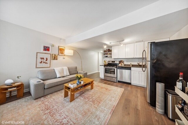 Foto del edificio - 2400 N Lakeview Ave