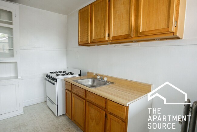 Building Photo - 2612 W Gunnison St