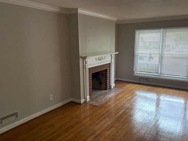 Foto del edificio - 211 Frost Ave
