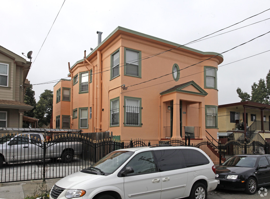Building Photo - 919-921 E 17th St