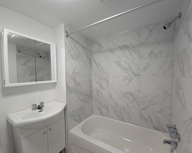 Building Photo - 1020 Rue De Salaberry